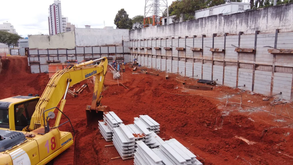 Cortina de Contenção com Perfil Metálico